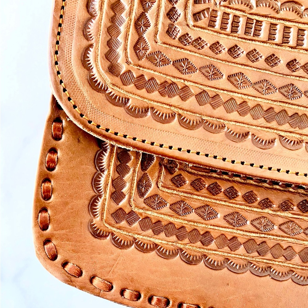 Chiapas Mini Brief Crossbody - Picture 4 of 9
